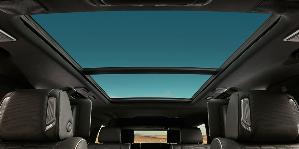 Nueva Cadillac Escalade-V 2023, camioneta grande de lujo con quemacocos panorámico